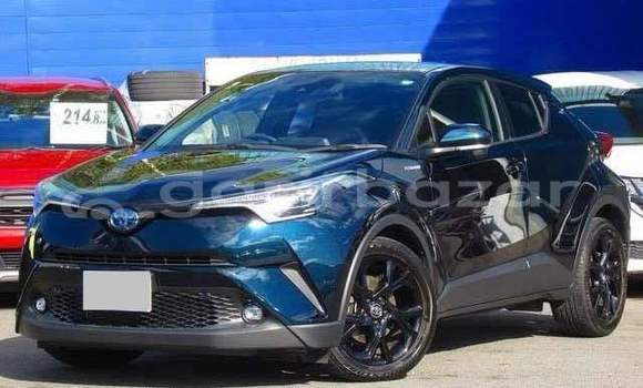 কেনা ব্যবহৃত Toyota CHR Blue গাড়ী মধ্যে ঢাকা মধ্যে Dhaka