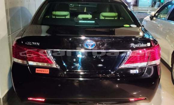 Buy Import 2016 Toyota Crown in Dhaka, Dhaka Buy Import 2016 Toyota Crown in Dhaka, Dhaka