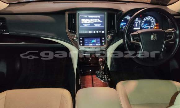 Buy Import 2016 Toyota Crown in Dhaka, Dhaka Buy Import 2016 Toyota Crown in Dhaka, Dhaka