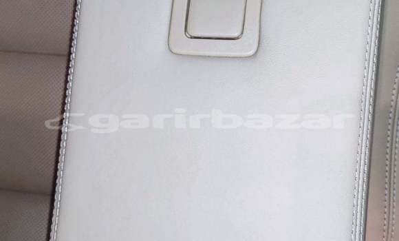 Buy Import 2016 Toyota Crown in Dhaka, Dhaka Buy Import 2016 Toyota Crown in Dhaka, Dhaka