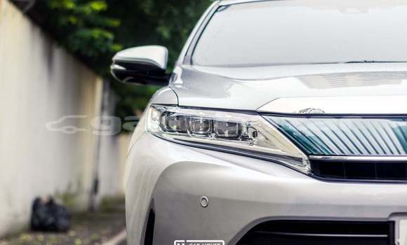 Buy Import 2018 Toyota Harrier in Dhaka, Dhaka Buy Import 2018 Toyota Harrier in Dhaka, Dhaka