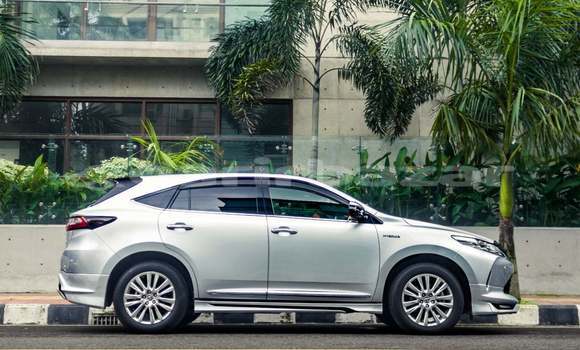 Buy Import 2018 Toyota Harrier in Dhaka, Dhaka Buy Import 2018 Toyota Harrier in Dhaka, Dhaka