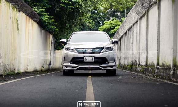 Buy Import 2018 Toyota Harrier in Dhaka, Dhaka Buy Import 2018 Toyota Harrier in Dhaka, Dhaka