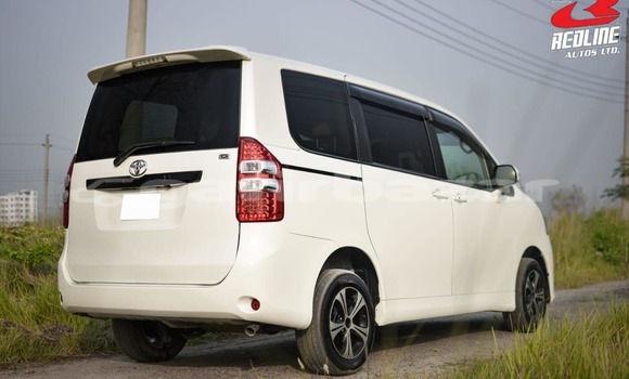 কেনা ব্যবহৃত Toyota Noah White গাড়ী মধ্যে ঢাকা মধ্যে Dhaka কেনা ব্যবহৃত Toyota Noah White গাড়ী মধ্যে ঢাকা মধ্যে Dhaka