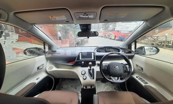 Buy Import 2016 Toyota Sienta in Dhaka, Dhaka Buy Import 2016 Toyota Sienta in Dhaka, Dhaka