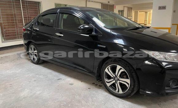 Buy Used 2015 Honda Grace in Dhaka, Dhaka Buy Used 2015 Honda Grace in Dhaka, Dhaka