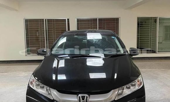 Buy Used 2015 Honda Grace in Dhaka, Dhaka Buy Used 2015 Honda Grace in Dhaka, Dhaka