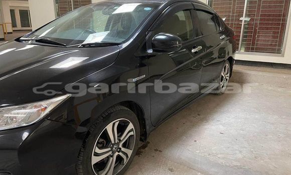 Buy Used 2015 Honda Grace in Dhaka, Dhaka Buy Used 2015 Honda Grace in Dhaka, Dhaka