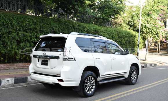 Buy Used 2017 Toyota Land Cruiser Prado in Dhaka, Dhaka Buy Used 2017 Toyota Land Cruiser Prado in Dhaka, Dhaka