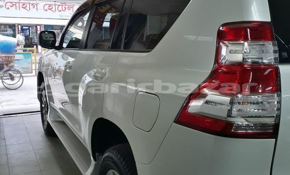 কেনা ব্যবহৃত Toyota Land Cruiser Prado White গাড়ী মধ্যে ঢাকা মধ্যে Dhaka কেনা ব্যবহৃত Toyota Land Cruiser Prado White গাড়ী মধ্যে ঢাকা মধ্যে Dhaka