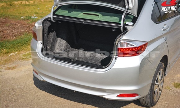 Buy Used 2015 Honda Grace in Dhaka, Dhaka Buy Used 2015 Honda Grace in Dhaka, Dhaka