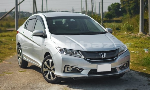 Buy Used 2015 Honda Grace in Dhaka, Dhaka Buy Used 2015 Honda Grace in Dhaka, Dhaka