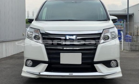 কেনা আমদানি Toyota Noah White গাড়ী মধ্যে ঢাকা মধ্যে Dhaka কেনা আমদানি Toyota Noah White গাড়ী মধ্যে ঢাকা মধ্যে Dhaka