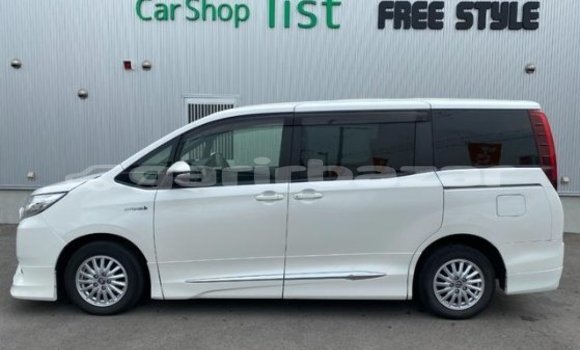 কেনা আমদানি Toyota Noah White গাড়ী মধ্যে ঢাকা মধ্যে Dhaka কেনা আমদানি Toyota Noah White গাড়ী মধ্যে ঢাকা মধ্যে Dhaka
