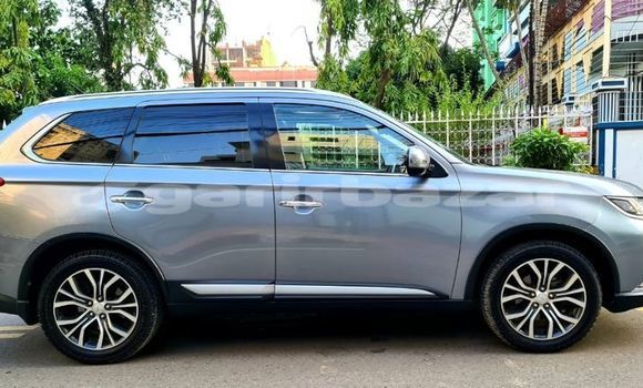 Buy Used 2015 Mitsubishi Outlander in Dhaka, Dhaka Buy Used 2015 Mitsubishi Outlander in Dhaka, Dhaka