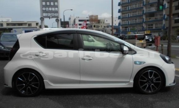 কেনা আমদানি Toyota AQUA White গাড়ী মধ্যে ঢাকা মধ্যে Dhaka কেনা আমদানি Toyota AQUA White গাড়ী মধ্যে ঢাকা মধ্যে Dhaka