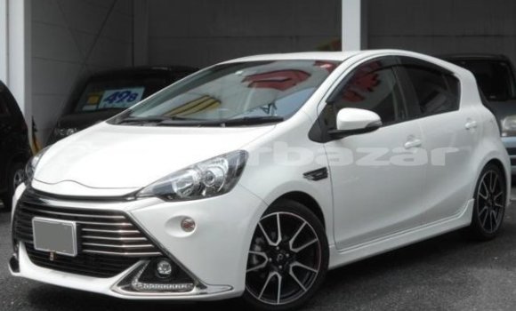 কেনা আমদানি Toyota AQUA White গাড়ী মধ্যে ঢাকা মধ্যে Dhaka কেনা আমদানি Toyota AQUA White গাড়ী মধ্যে ঢাকা মধ্যে Dhaka