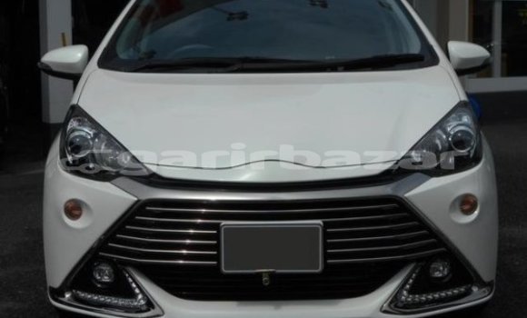 কেনা আমদানি Toyota AQUA White গাড়ী মধ্যে ঢাকা মধ্যে Dhaka কেনা আমদানি Toyota AQUA White গাড়ী মধ্যে ঢাকা মধ্যে Dhaka