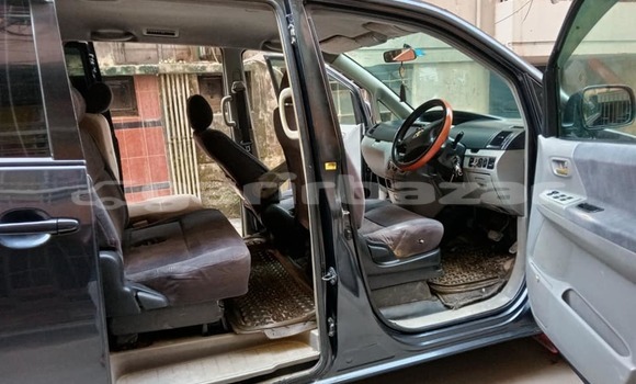 Buy Used 2003 Toyota Noah in Dhaka, Dhaka Buy Used 2003 Toyota Noah in Dhaka, Dhaka