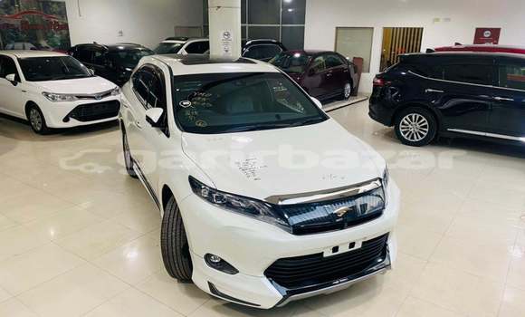 Buy Import 2016 Toyota Harrier in Dhaka, Dhaka Buy Import 2016 Toyota Harrier in Dhaka, Dhaka
