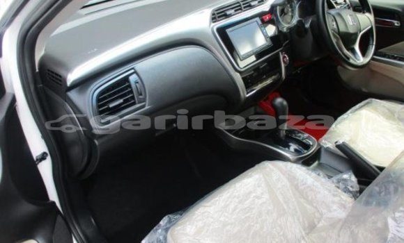 Buy Import 2016 Honda Grace in Dhaka, Dhaka Buy Import 2016 Honda Grace in Dhaka, Dhaka