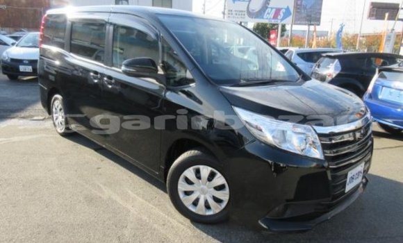 Buy Import 2016 Toyota Noah in Dhaka, Dhaka Buy Import 2016 Toyota Noah in Dhaka, Dhaka