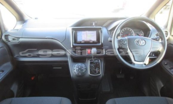 Buy Import 2016 Toyota Noah in Dhaka, Dhaka Buy Import 2016 Toyota Noah in Dhaka, Dhaka