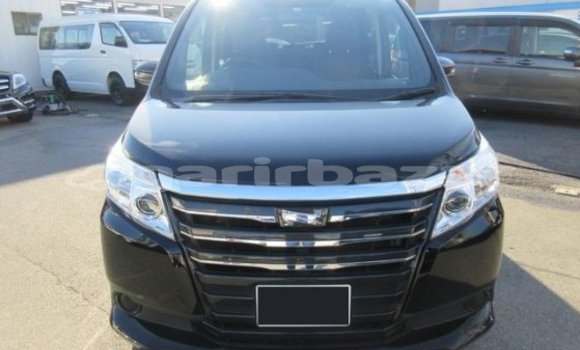 Buy Import 2016 Toyota Noah in Dhaka, Dhaka Buy Import 2016 Toyota Noah in Dhaka, Dhaka