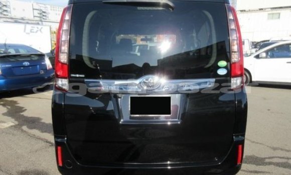 Buy Import 2016 Toyota Noah in Dhaka, Dhaka Buy Import 2016 Toyota Noah in Dhaka, Dhaka
