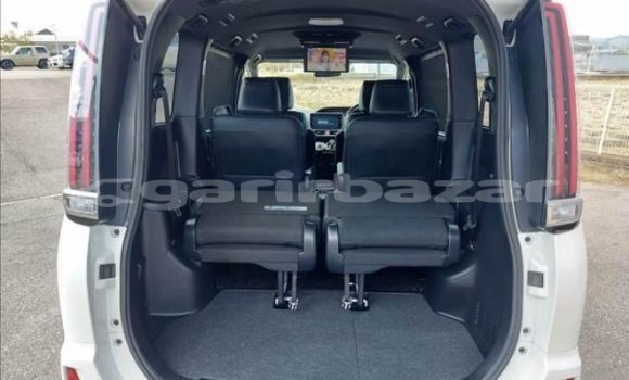 Buy Import 2018 Toyota Noah in Dhaka, Dhaka Buy Import 2018 Toyota Noah in Dhaka, Dhaka