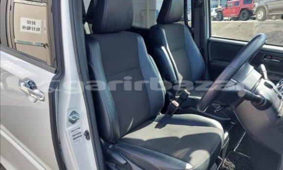Buy Import 2018 Toyota Noah in Dhaka, Dhaka Buy Import 2018 Toyota Noah in Dhaka, Dhaka