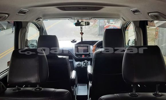 কিনুন ব্যবহৃত Toyota গাড়ী কিনুন ব্যবহৃত Toyota গাড়ী