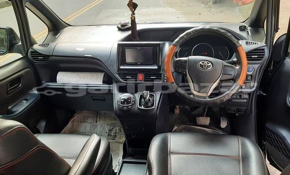 কিনুন ব্যবহৃত Toyota গাড়ী কিনুন ব্যবহৃত Toyota গাড়ী