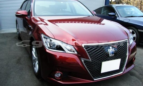 Buy Import 2017 Toyota Crown in Dhaka, Dhaka Buy Import 2017 Toyota Crown in Dhaka, Dhaka