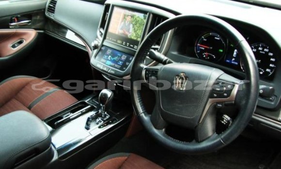 Buy Import 2017 Toyota Crown in Dhaka, Dhaka Buy Import 2017 Toyota Crown in Dhaka, Dhaka