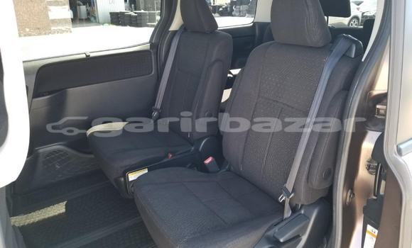 Buy Import 2016 Toyota Noah in Dhaka, Dhaka Buy Import 2016 Toyota Noah in Dhaka, Dhaka