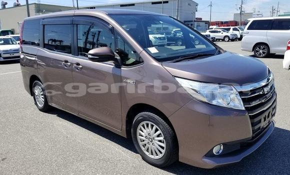 Buy Import 2016 Toyota Noah in Dhaka, Dhaka Buy Import 2016 Toyota Noah in Dhaka, Dhaka