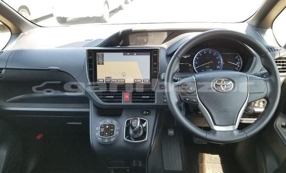 Buy Import 2016 Toyota Noah in Dhaka, Dhaka Buy Import 2016 Toyota Noah in Dhaka, Dhaka