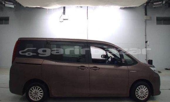 Buy Import 2016 Toyota Noah in Dhaka, Dhaka Buy Import 2016 Toyota Noah in Dhaka, Dhaka