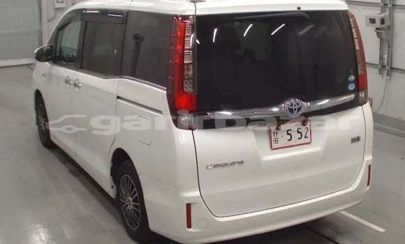 কেনা আমদানি Toyota Esquire White গাড়ী মধ্যে ঢাকা মধ্যে Dhaka কেনা আমদানি Toyota Esquire White গাড়ী মধ্যে ঢাকা মধ্যে Dhaka