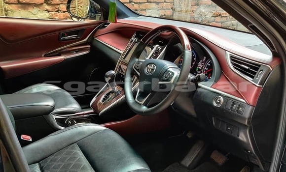 Buy Used 2016 Toyota Harrier in Dhaka, Dhaka Buy Used 2016 Toyota Harrier in Dhaka, Dhaka