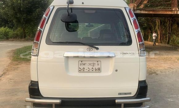 Buy Used 2006 Toyota Noah in Dhaka, Dhaka Buy Used 2006 Toyota Noah in Dhaka, Dhaka