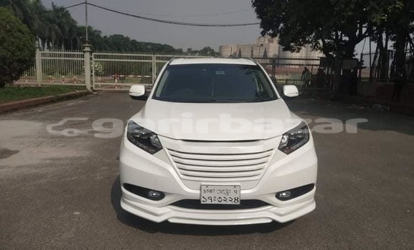 Buy Used 2014 Honda Vezel in Dhaka, Dhaka Buy Used 2014 Honda Vezel in Dhaka, Dhaka