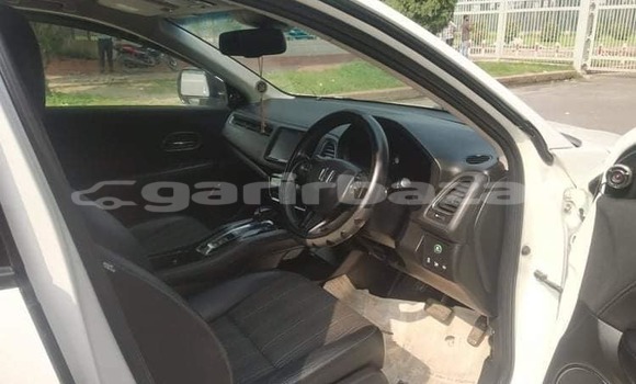 Buy Used 2014 Honda Vezel in Dhaka, Dhaka Buy Used 2014 Honda Vezel in Dhaka, Dhaka