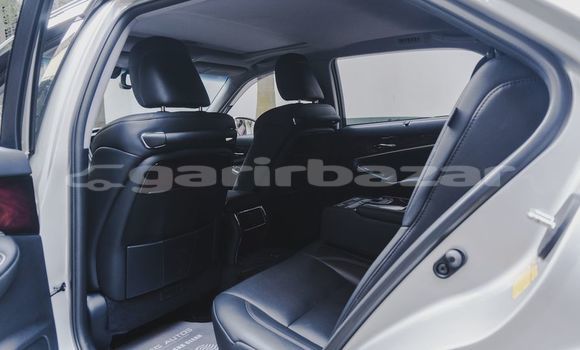 Buy Used 2014 Toyota Crown Majesta in Dhaka, Dhaka Buy Used 2014 Toyota Crown Majesta in Dhaka, Dhaka