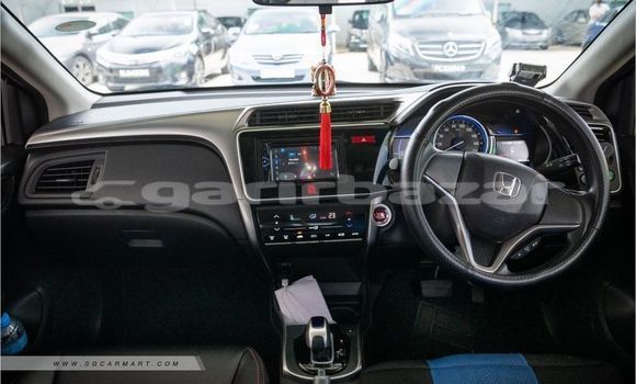 Buy Used 2016 Honda Grace in Dhaka, Dhaka Buy Used 2016 Honda Grace in Dhaka, Dhaka