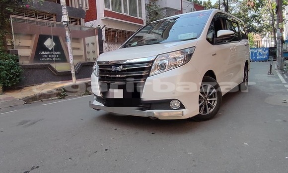 Buy Used 2014 Toyota Noah in Dhaka, Dhaka Buy Used 2014 Toyota Noah in Dhaka, Dhaka