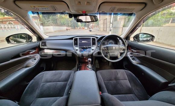 Buy Import 2017 Toyota Crown in Dhaka, Dhaka Buy Import 2017 Toyota Crown in Dhaka, Dhaka