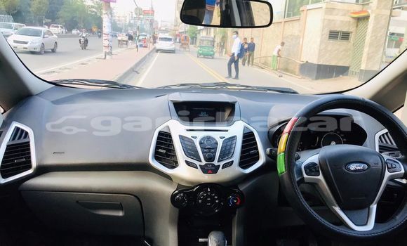 কিনুন ব্যবহৃত Ford গাড়ী কিনুন ব্যবহৃত Ford গাড়ী