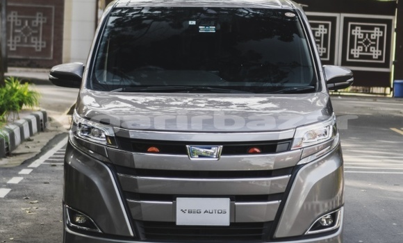 Buy Used 2018 Toyota Noah in Dhaka, Dhaka Buy Used 2018 Toyota Noah in Dhaka, Dhaka